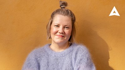 Toimittajien väkinäinen tuupinta some-tähdiksi sapettaa, mutta niin sapettaa väite siitäkin, että toimittaja ei voisi tehdä vaikuttajan töitä, kirjoittaa Laura Friman kolumnissaan.